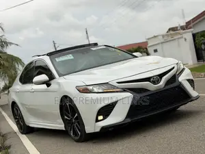 Toyota Camry XSE (2.5L 4cyl 8A) 2019 White