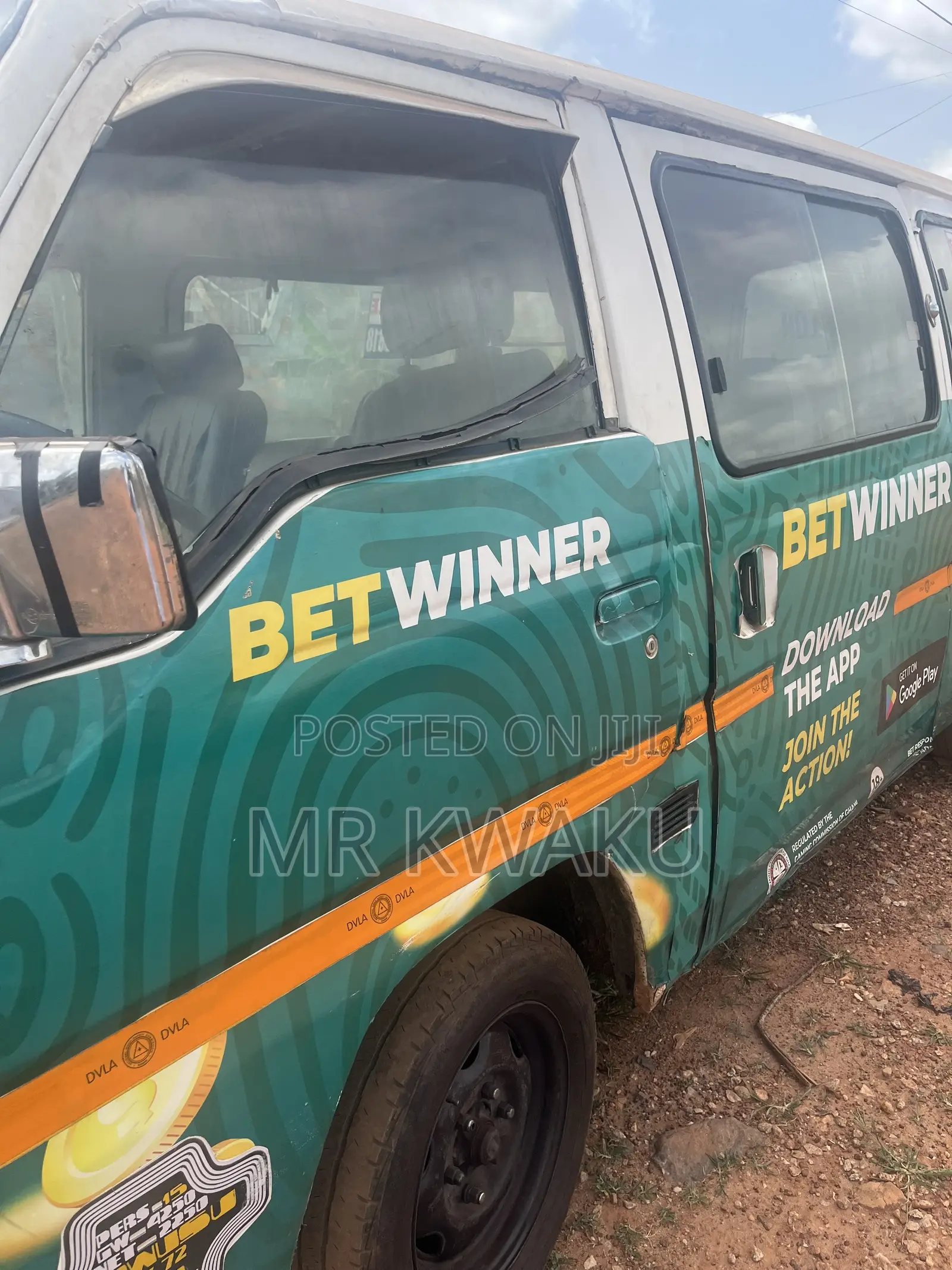 Nissan Caravan (Urvan) 2002 Green