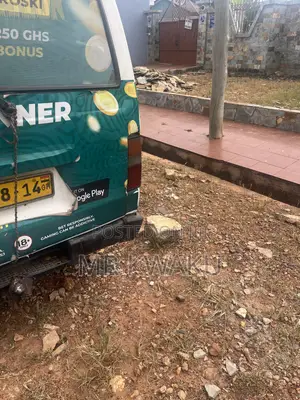 Nissan Caravan (Urvan) 2002 Green