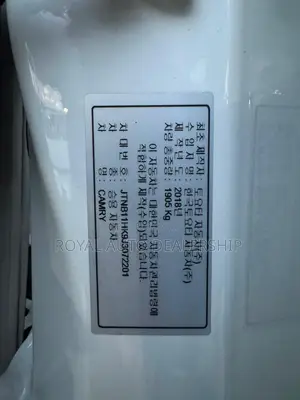 Toyota Camry XLE FWD (2.5L 4cyl 8AM) 2018 White