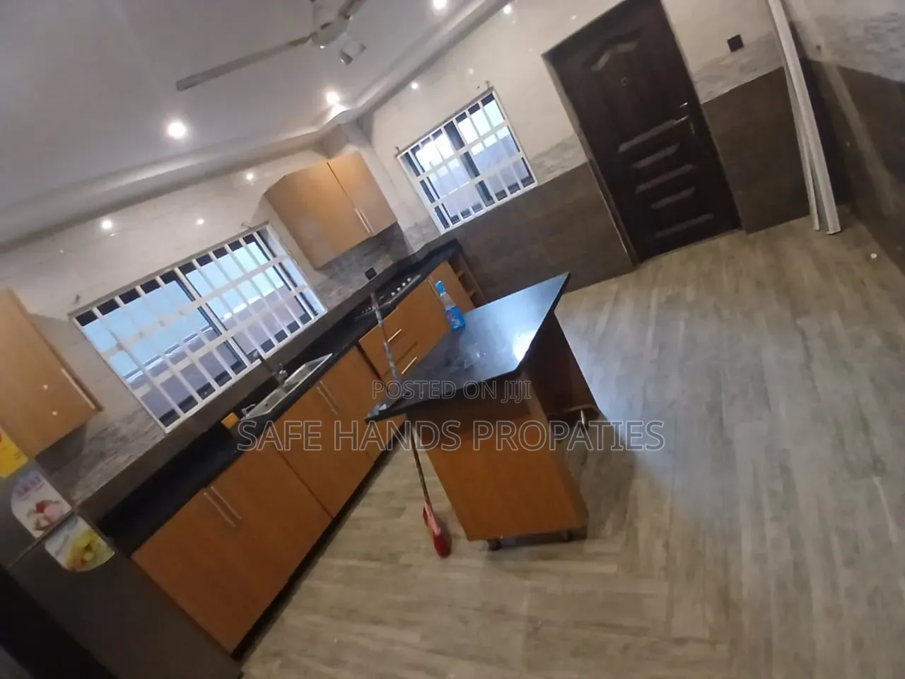 4bdrm Mansion in Accra Metropolitan for rent