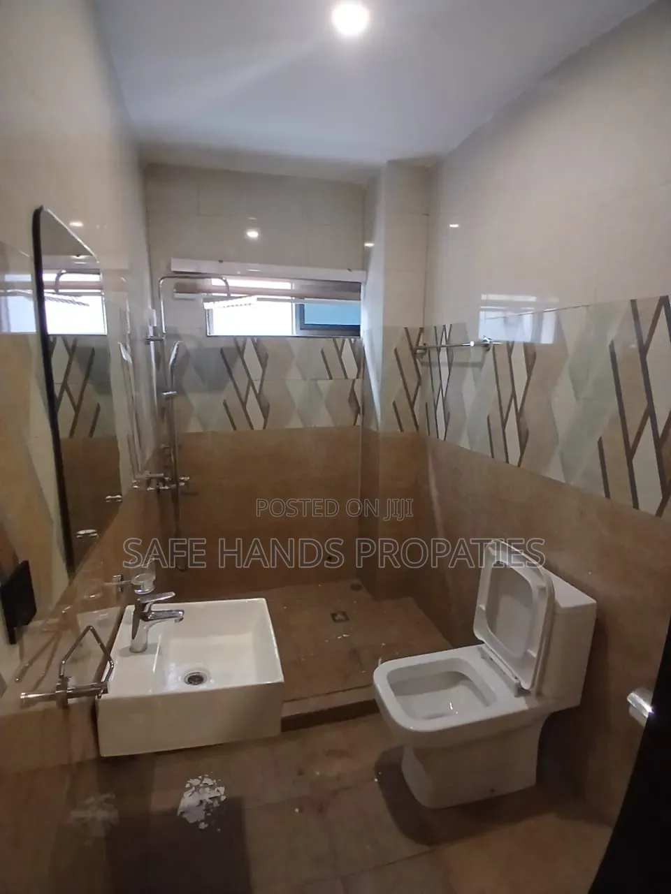 4bdrm Mansion in Accra Metropolitan for rent