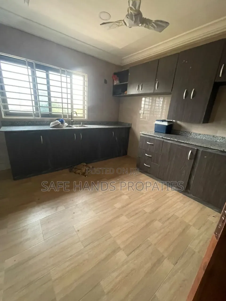 6bdrm House in Accra Metropolitan for sale