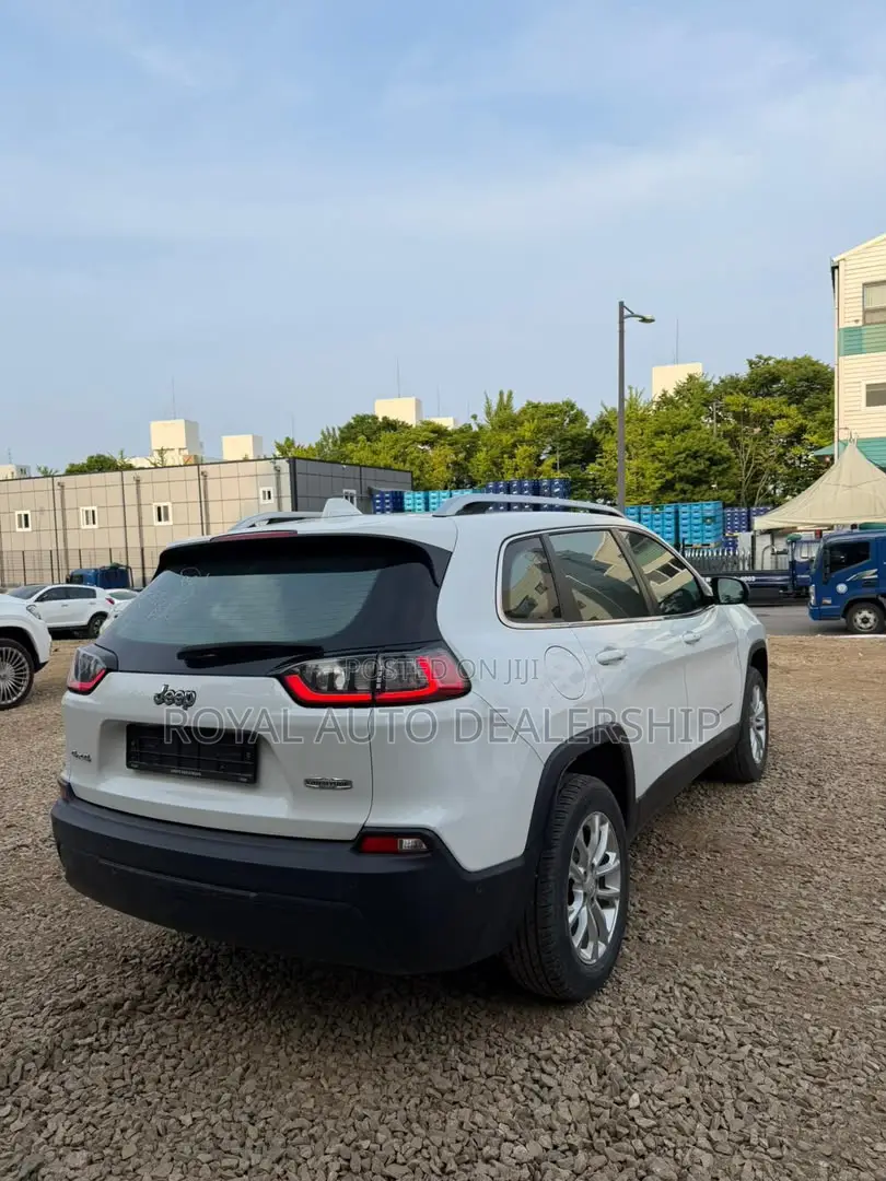Jeep Cherokee Latitude 4x4 2019 White