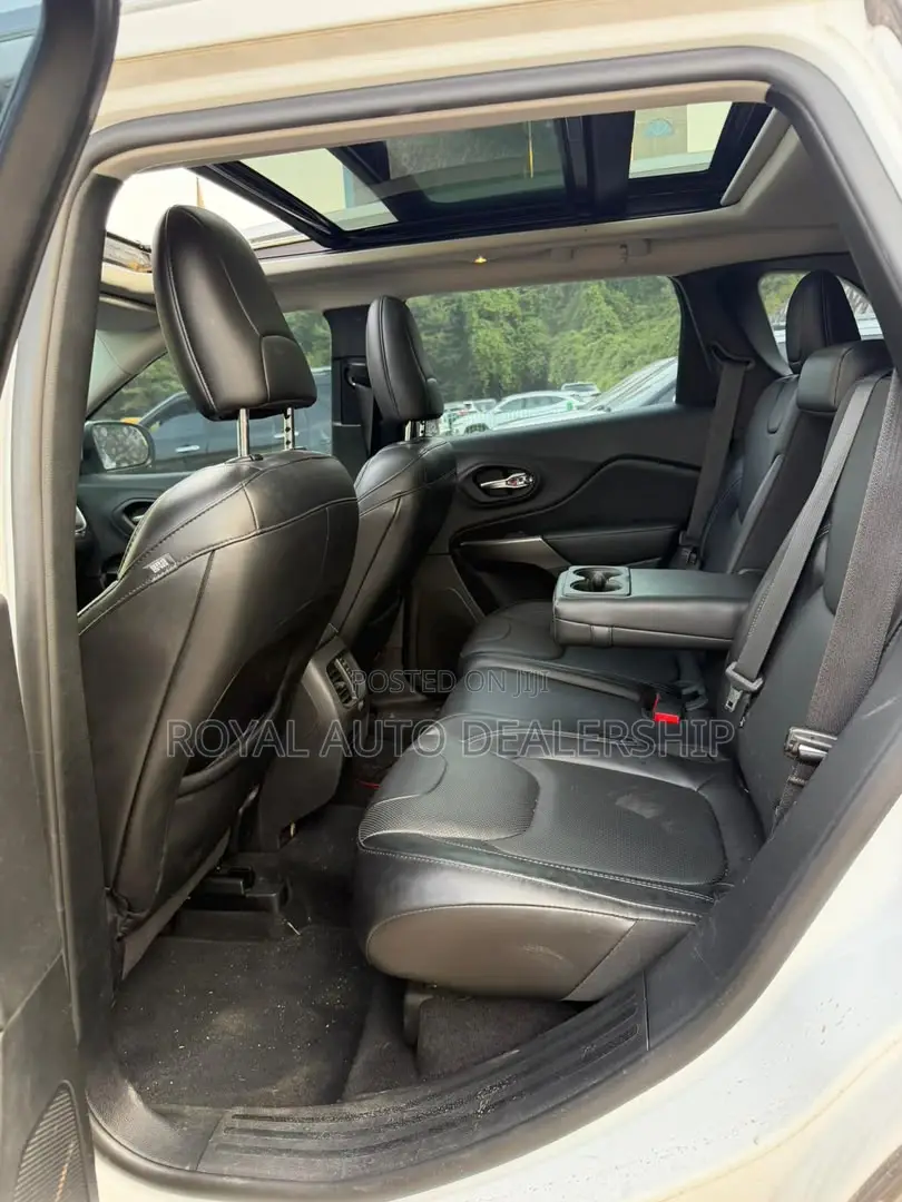 Jeep Cherokee Latitude 4x4 2019 White