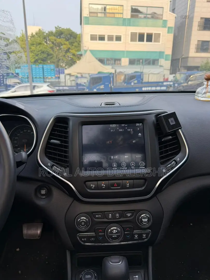 Jeep Cherokee Latitude 4x4 2019 White
