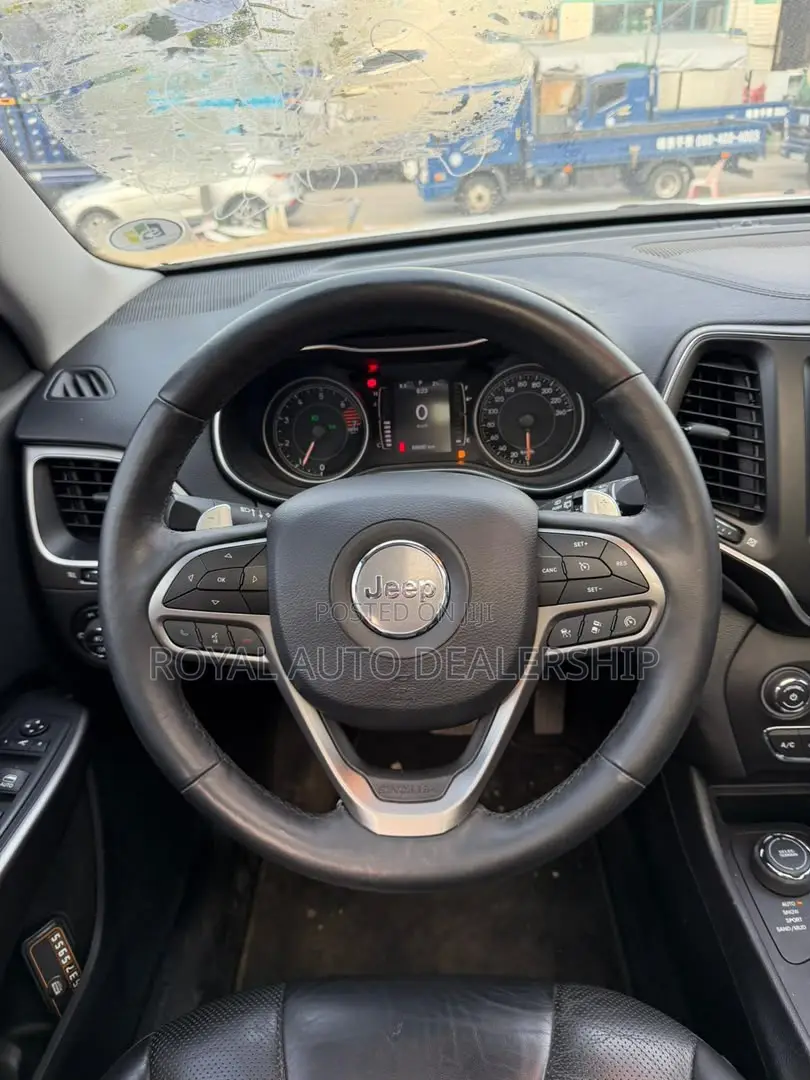 Jeep Cherokee Latitude 4x4 2019 White
