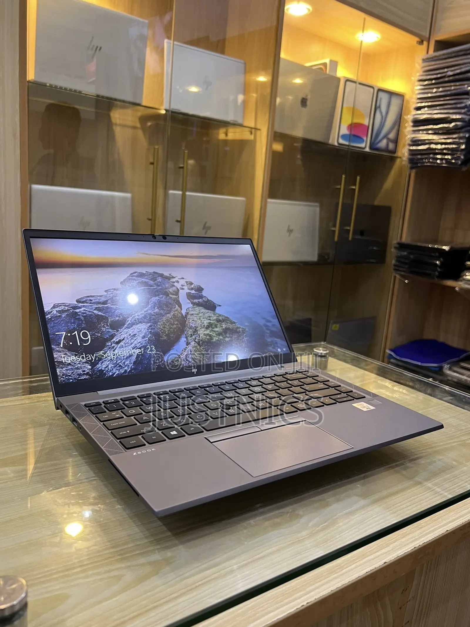 New Laptop HP ZBook Firefly 14 G7 8GB Intel Core i5 SSD 256GB