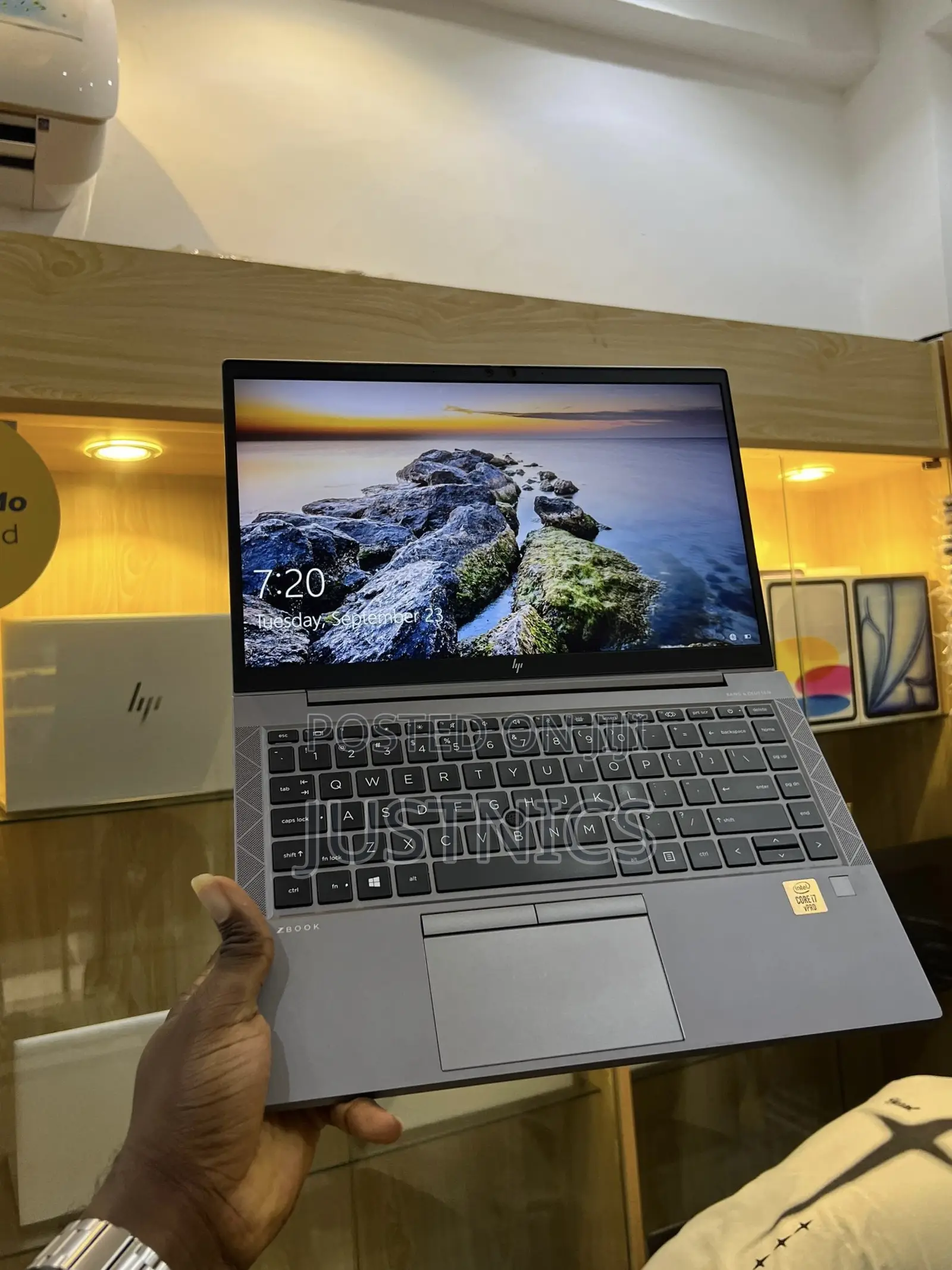 New Laptop HP ZBook Firefly 14 G7 8GB Intel Core i5 SSD 256GB