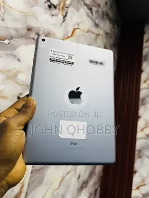 Apple iPad 9.7 32 GB Gray