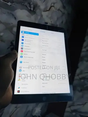 Apple iPad 9.7 32 GB Gray