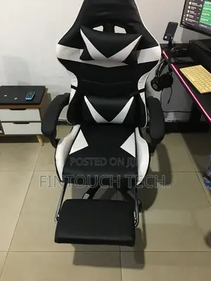 Gaming Chair With Recline Function and Leg Rest