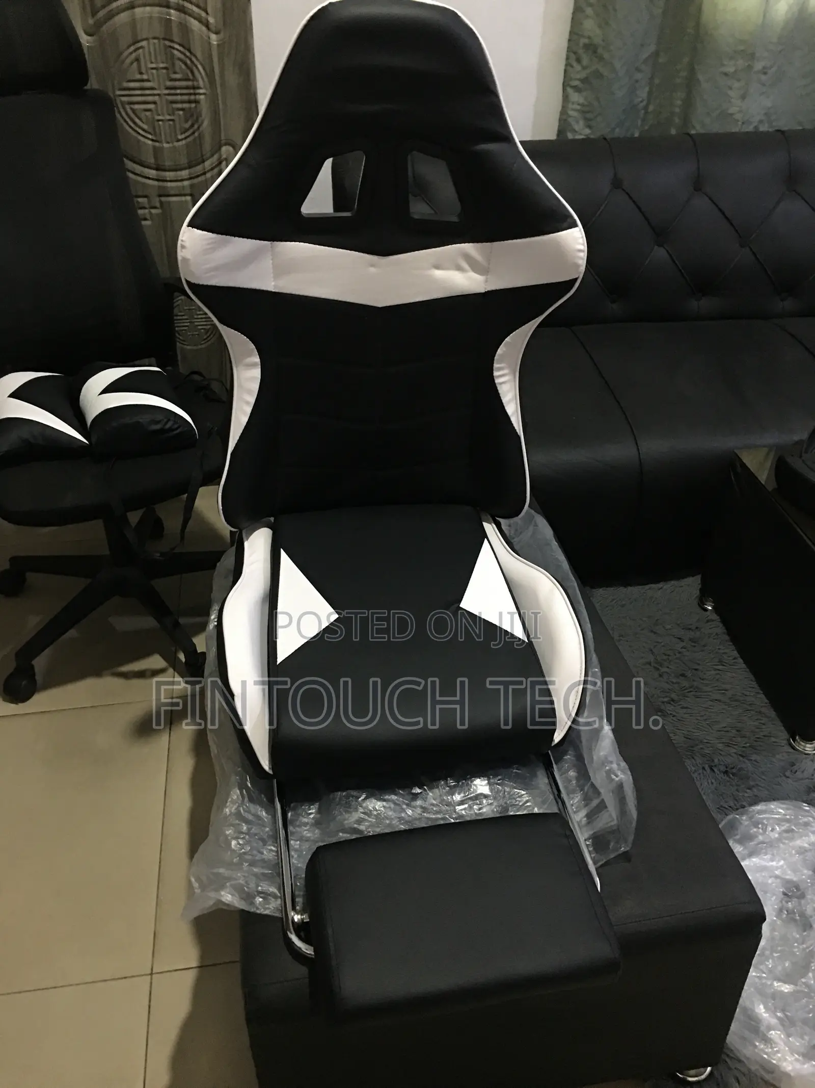 Gaming Chair With Recline Function and Leg Rest