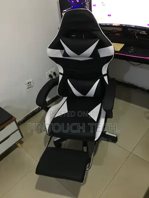 Gaming Chair With Recline Function and Leg Rest