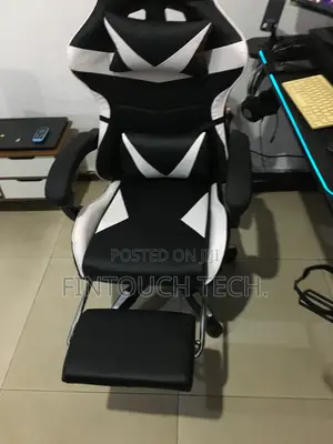 Gaming Chair With Recline Function and Leg Rest