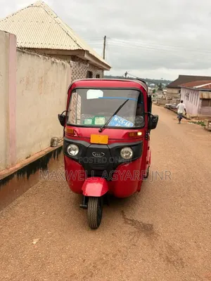 Bajaj RE 2025 Red