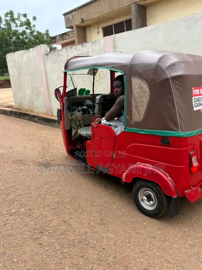 Bajaj RE 2025 Red