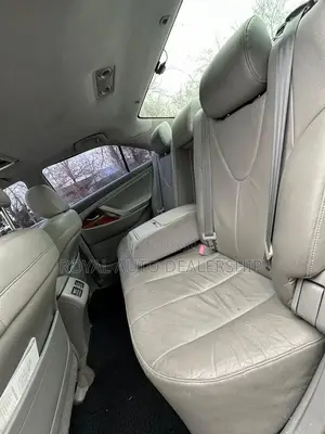 Toyota Camry Base 4dr Sedan (2.5L 4cyl 6M) 2010 White