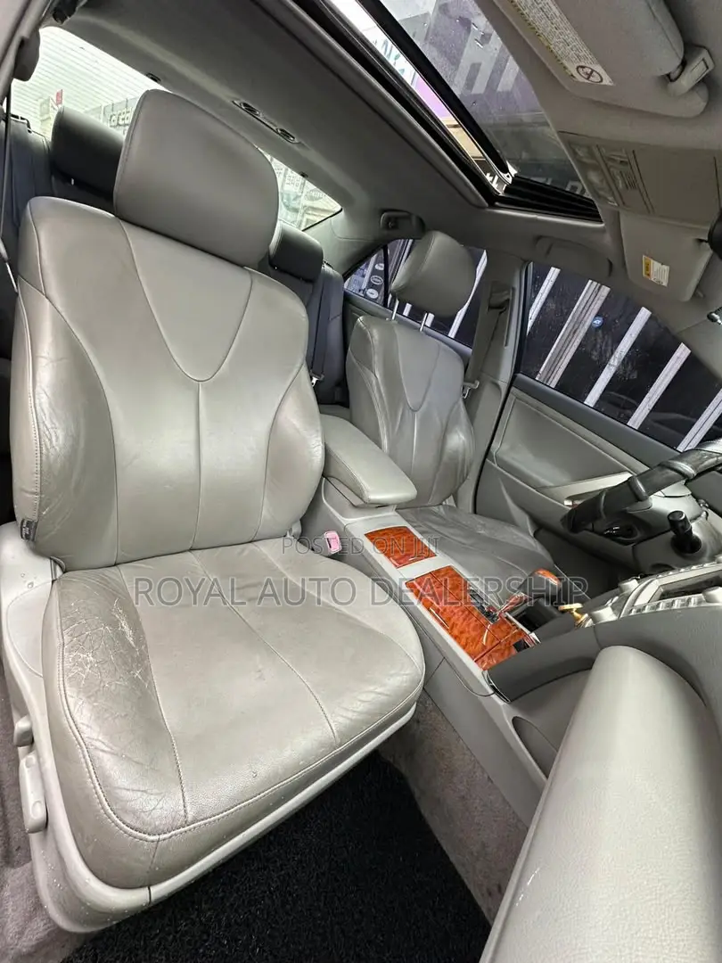 Toyota Camry Base 4dr Sedan (2.5L 4cyl 6M) 2010 White