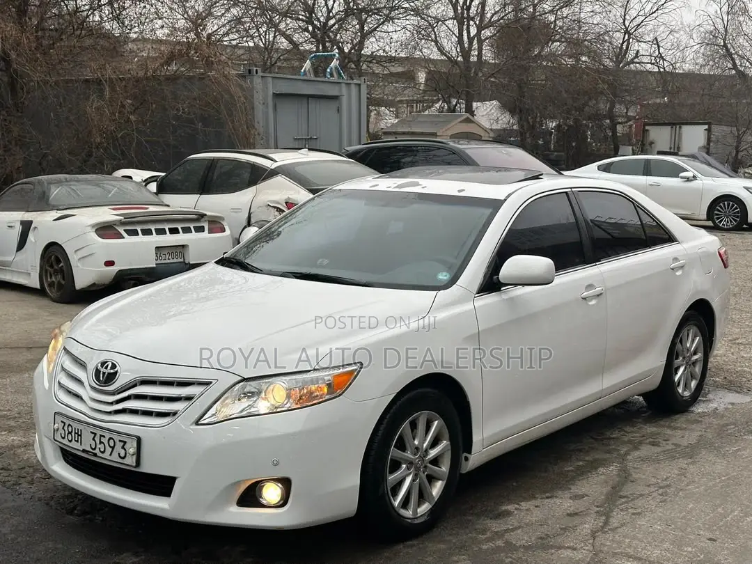 Toyota Camry Base 4dr Sedan (2.5L 4cyl 6M) 2010 White