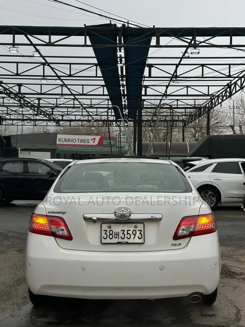 Toyota Camry Base 4dr Sedan (2.5L 4cyl 6M) 2010 White