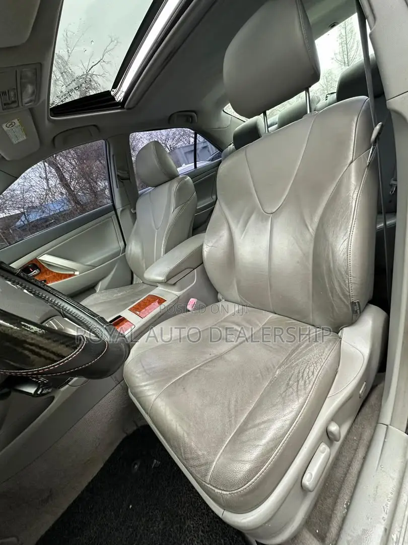 Toyota Camry Base 4dr Sedan (2.5L 4cyl 6M) 2010 White