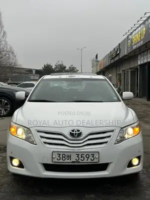 Toyota Camry Base 4dr Sedan (2.5L 4cyl 6M) 2010 White