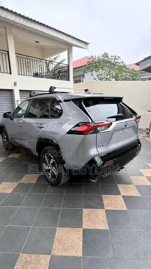 Toyota RAV4 2024 Silver