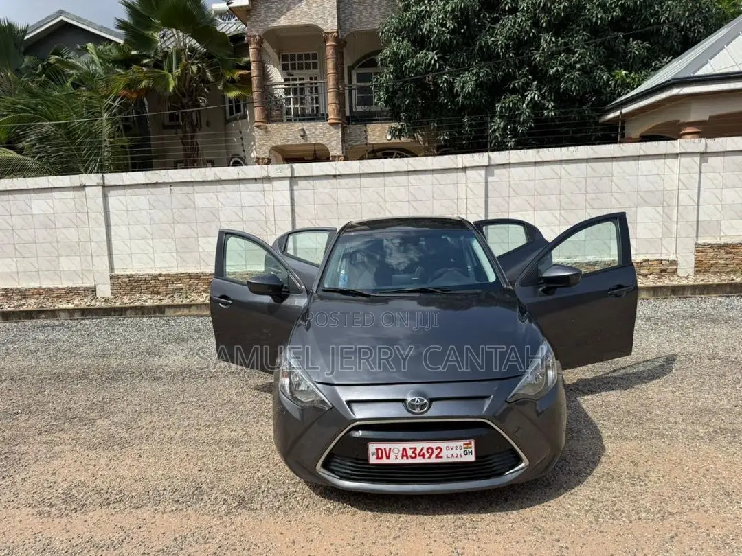 Toyota Yaris iA 1.5 FWD 2018 Gray