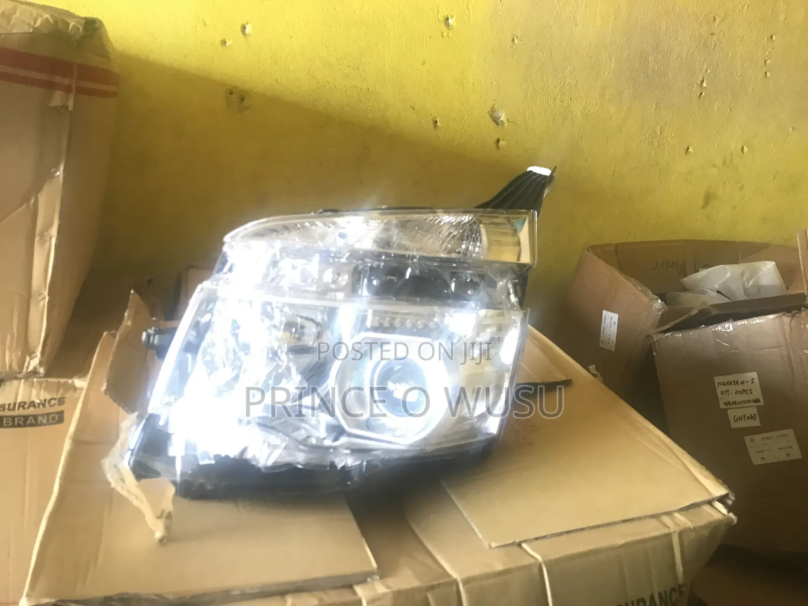 Toyota Voxy 2012-13 Headlight