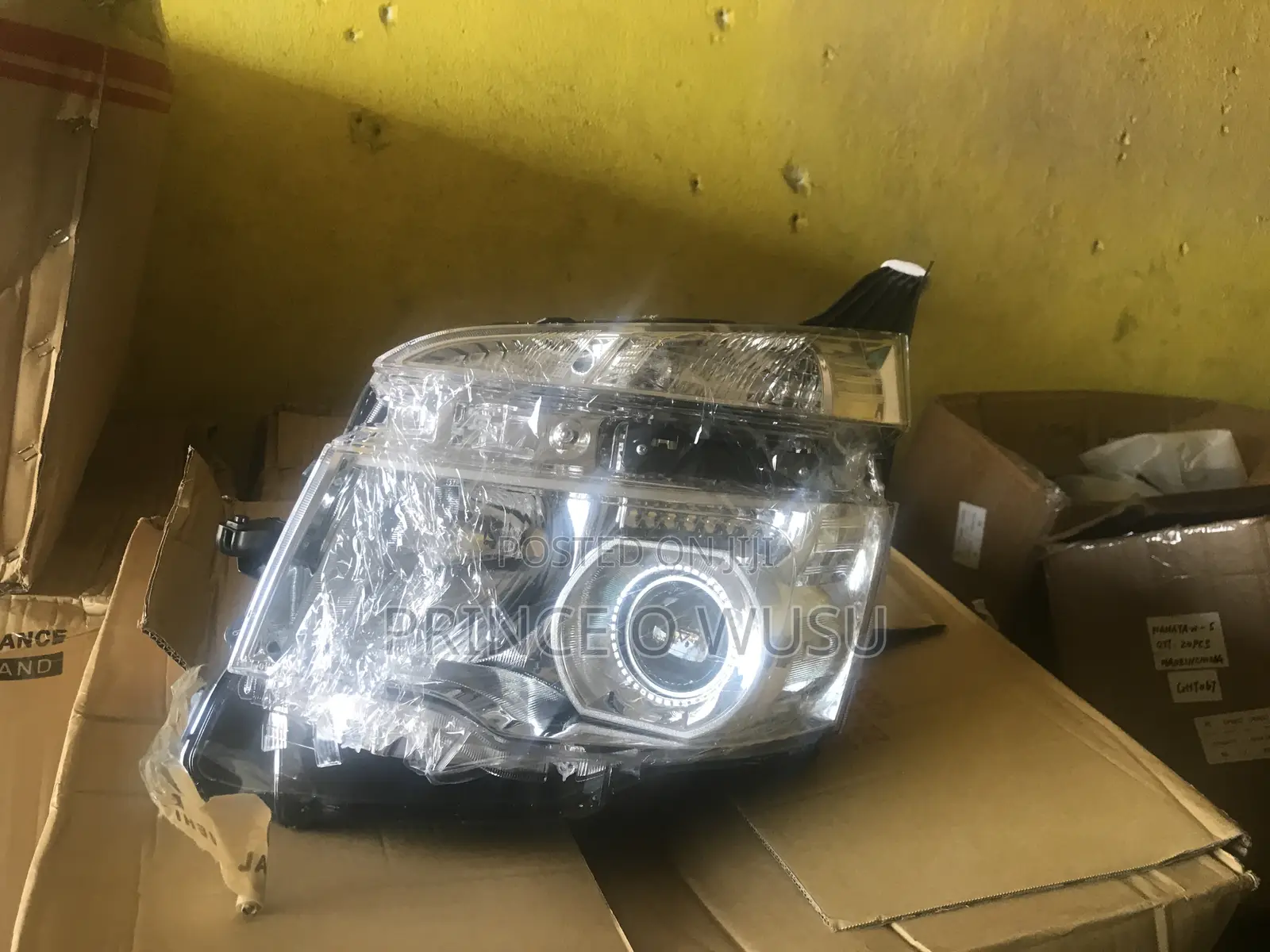 Toyota Voxy 2012-13 Headlight