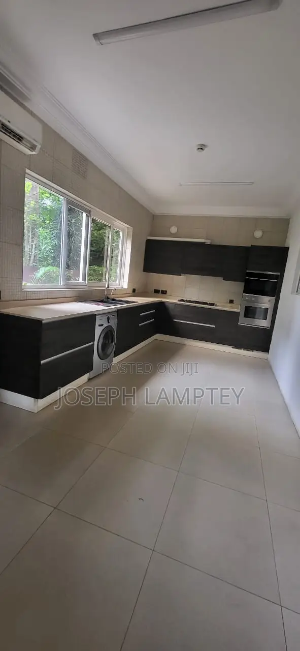3bdrm House in Joseph Lamptey, Airport Residential Area for rent
