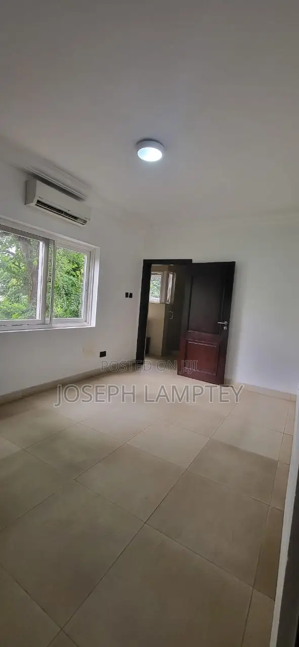 3bdrm House in Joseph Lamptey, Airport Residential Area for rent