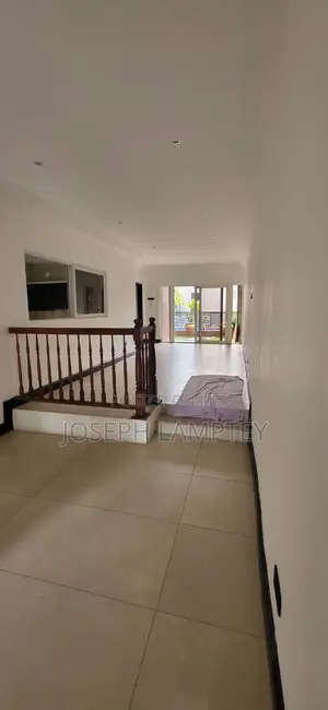 3bdrm House in Joseph Lamptey, Airport Residential Area for rent