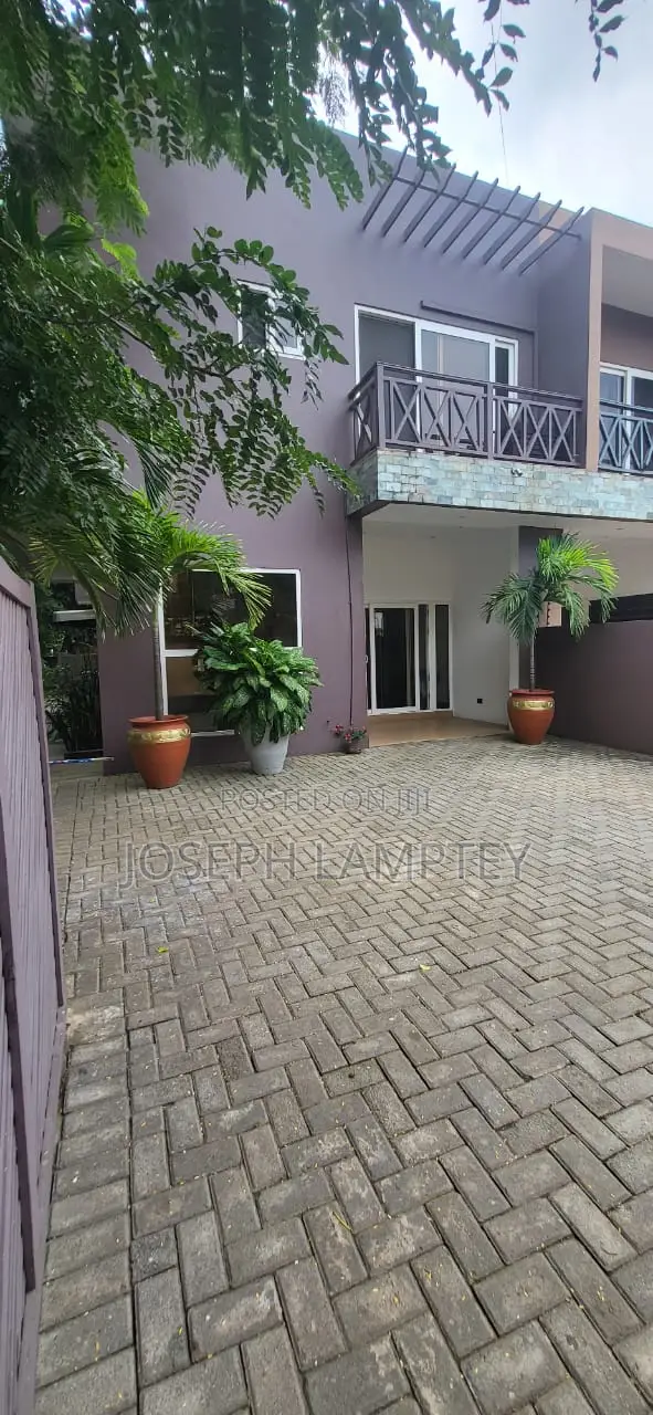 3bdrm House in Joseph Lamptey, Airport Residential Area for rent