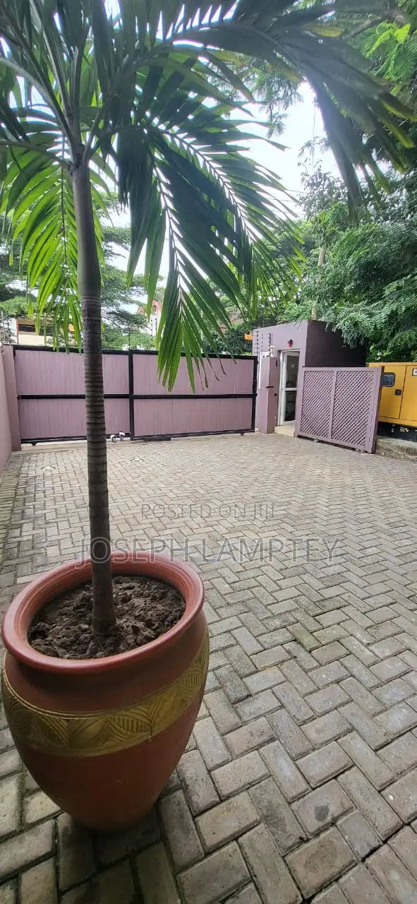 3bdrm House in Joseph Lamptey, Airport Residential Area for rent