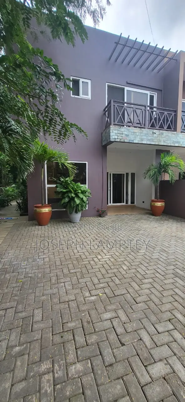 3bdrm House in Joseph Lamptey, Airport Residential Area for rent
