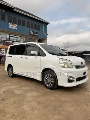 Toyota Voxy ZS Kirameki II 2WD 8-Seater 2012 White
