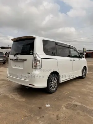 Toyota Voxy ZS Kirameki II 2WD 8-Seater 2012 White