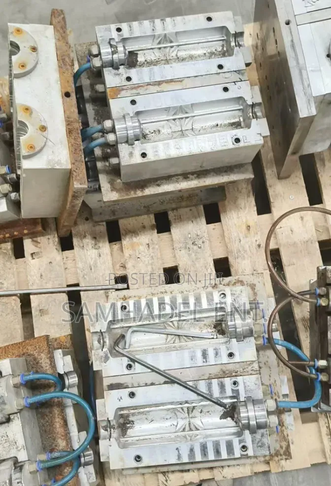 P.E.T,PET Bottle Blowing Moulds