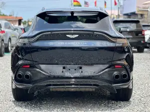 Aston Martin DBX707 Base AWD 2024 Blue
