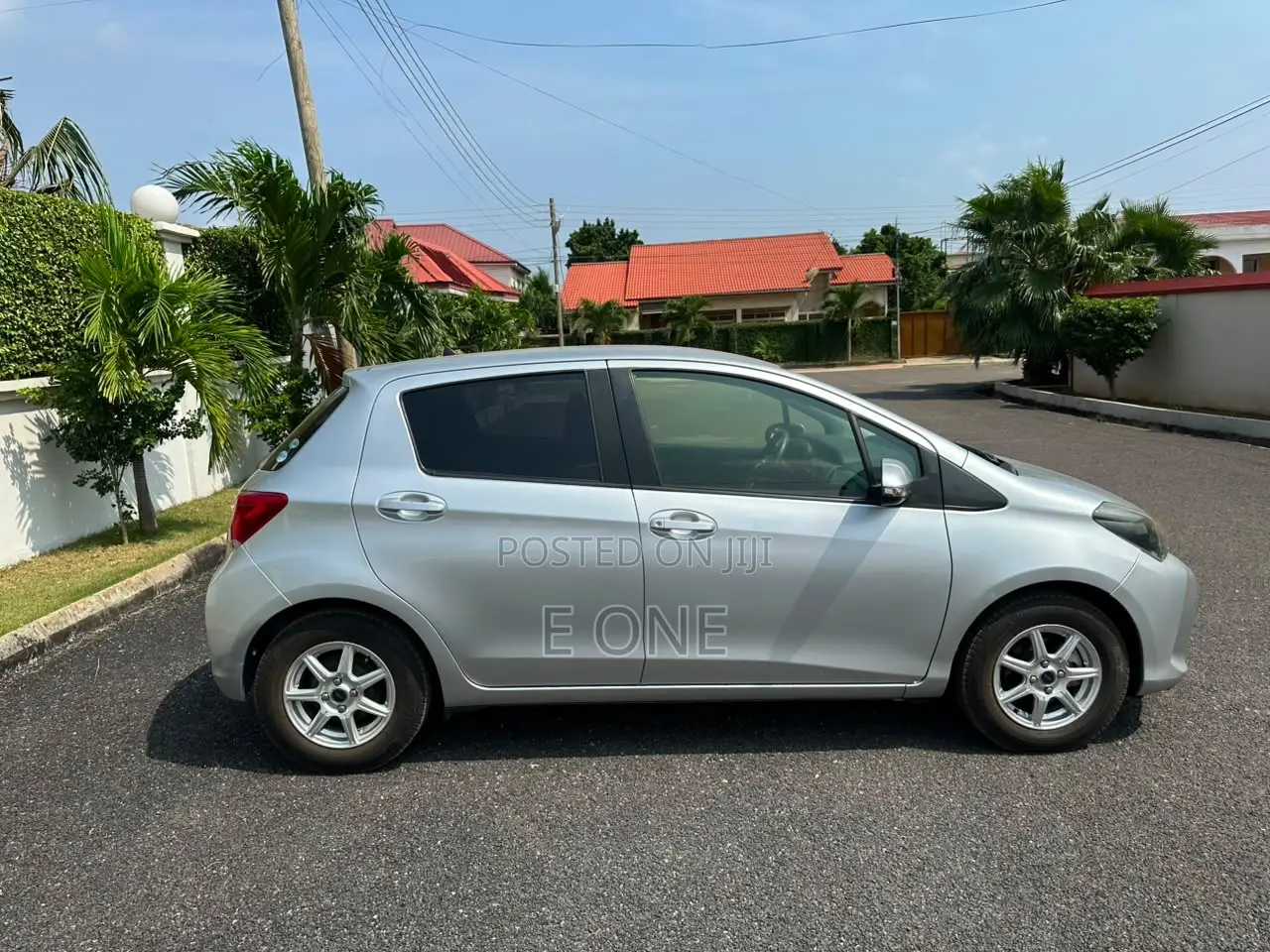 Toyota Vitz 2015 Silver