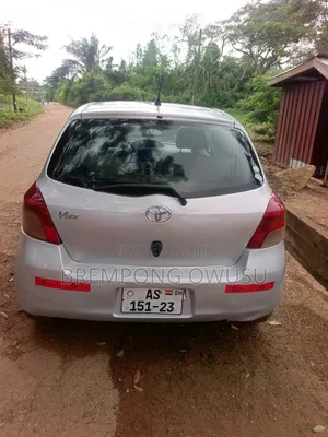 Toyota Vitz 2010 Silver