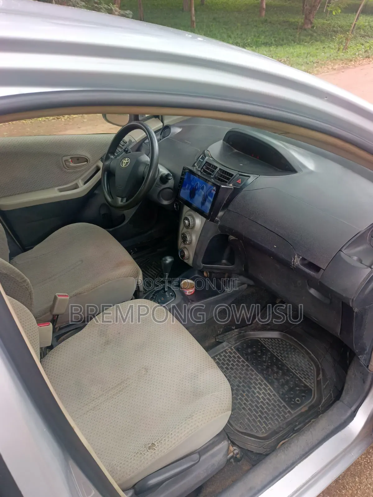 Toyota Vitz 2010 Silver