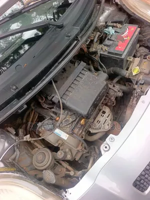 Toyota Vitz 2010 Silver