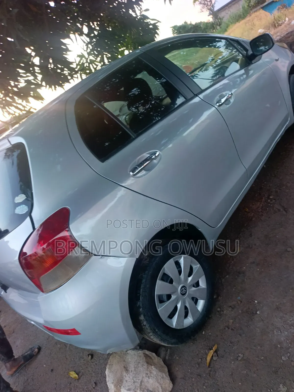 Toyota Vitz 2010 Silver