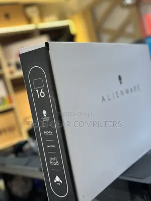 New Laptop Alienware M16 R2 16GB Intel Core Ultra 9 SSD 512GB