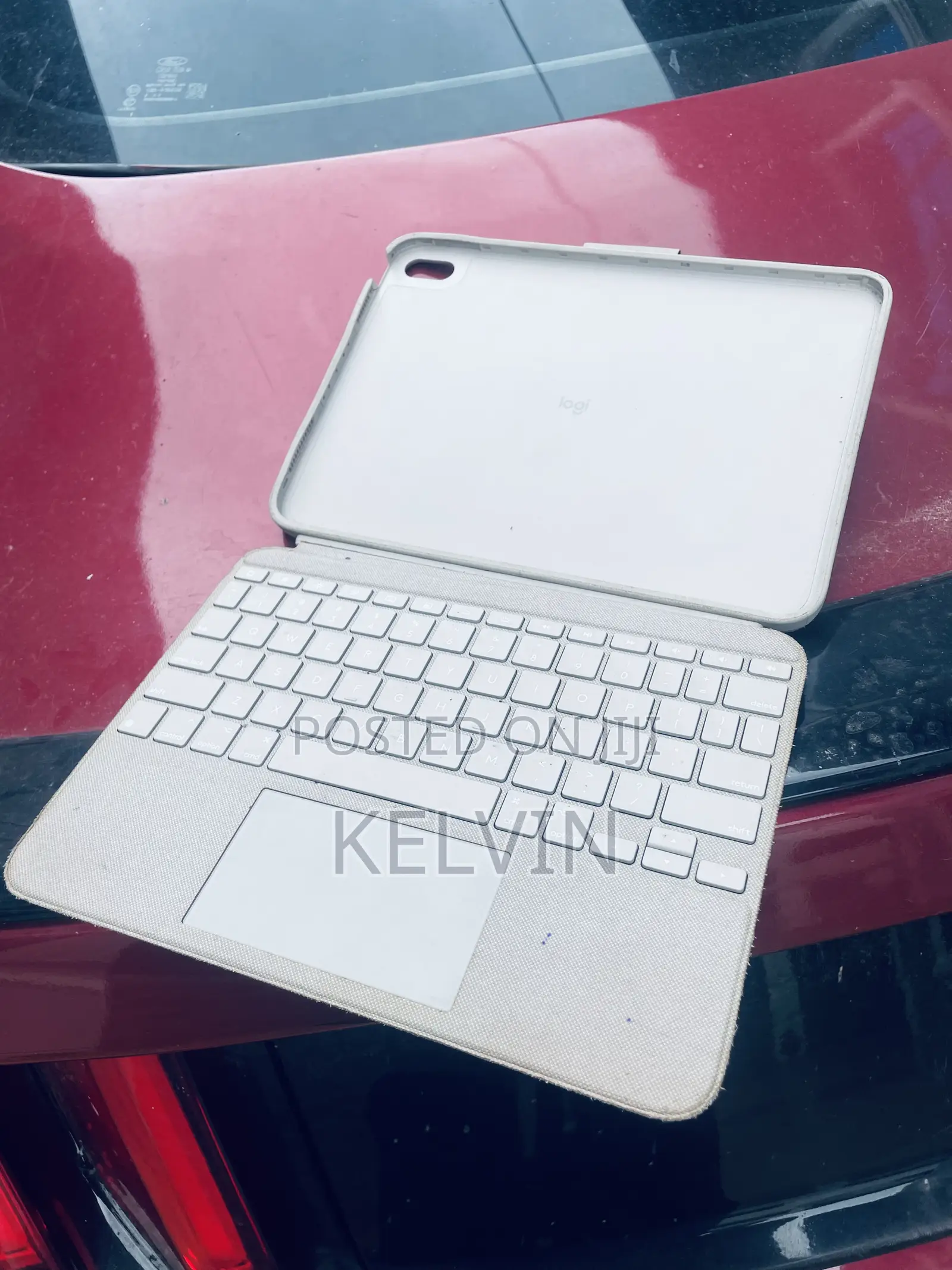 Logitech Combo TouchKeyboard and Trackpad Case for Apple iPad 11th Gen