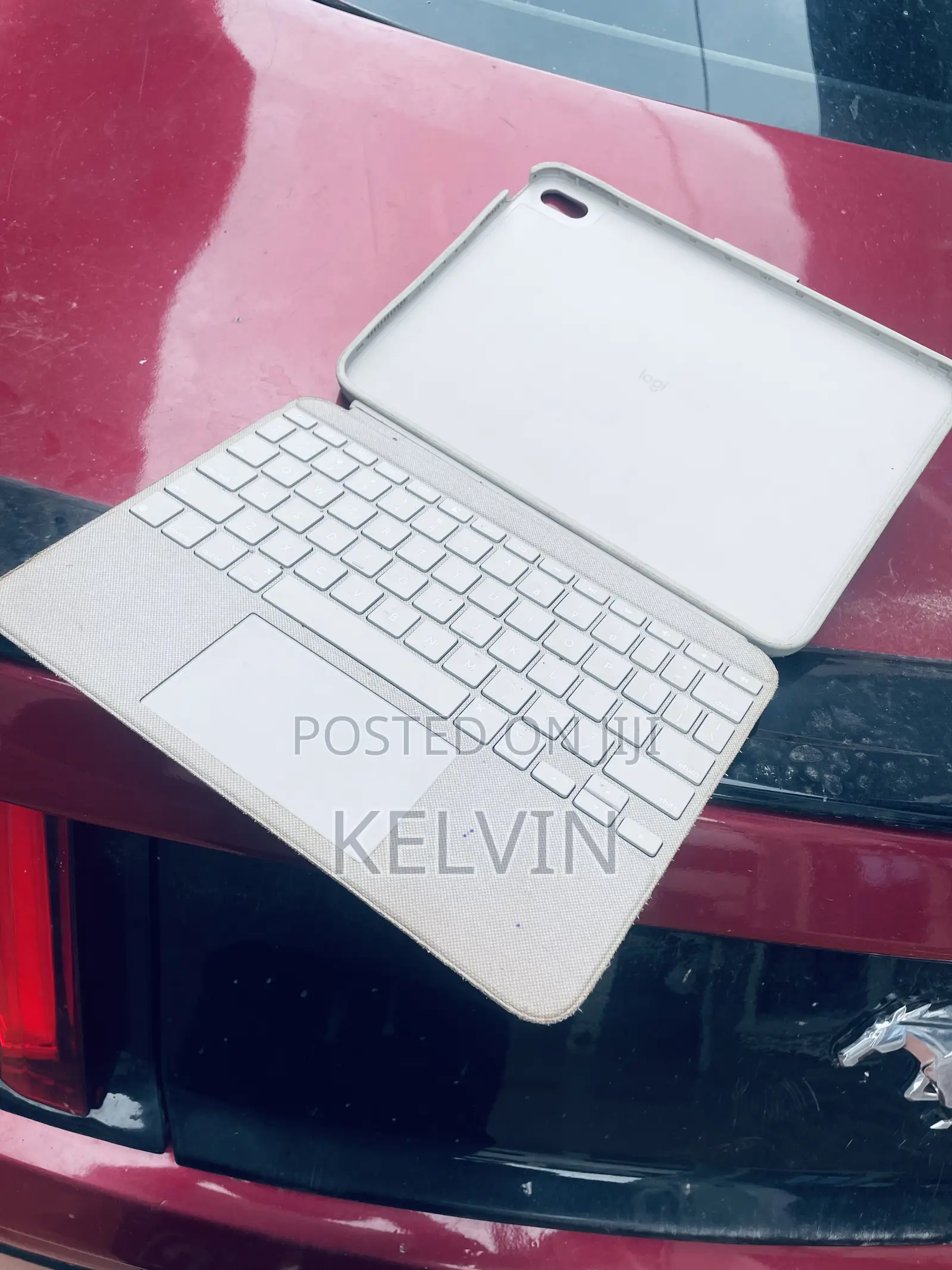 Logitech Combo TouchKeyboard and Trackpad Case for Apple iPad 11th Gen