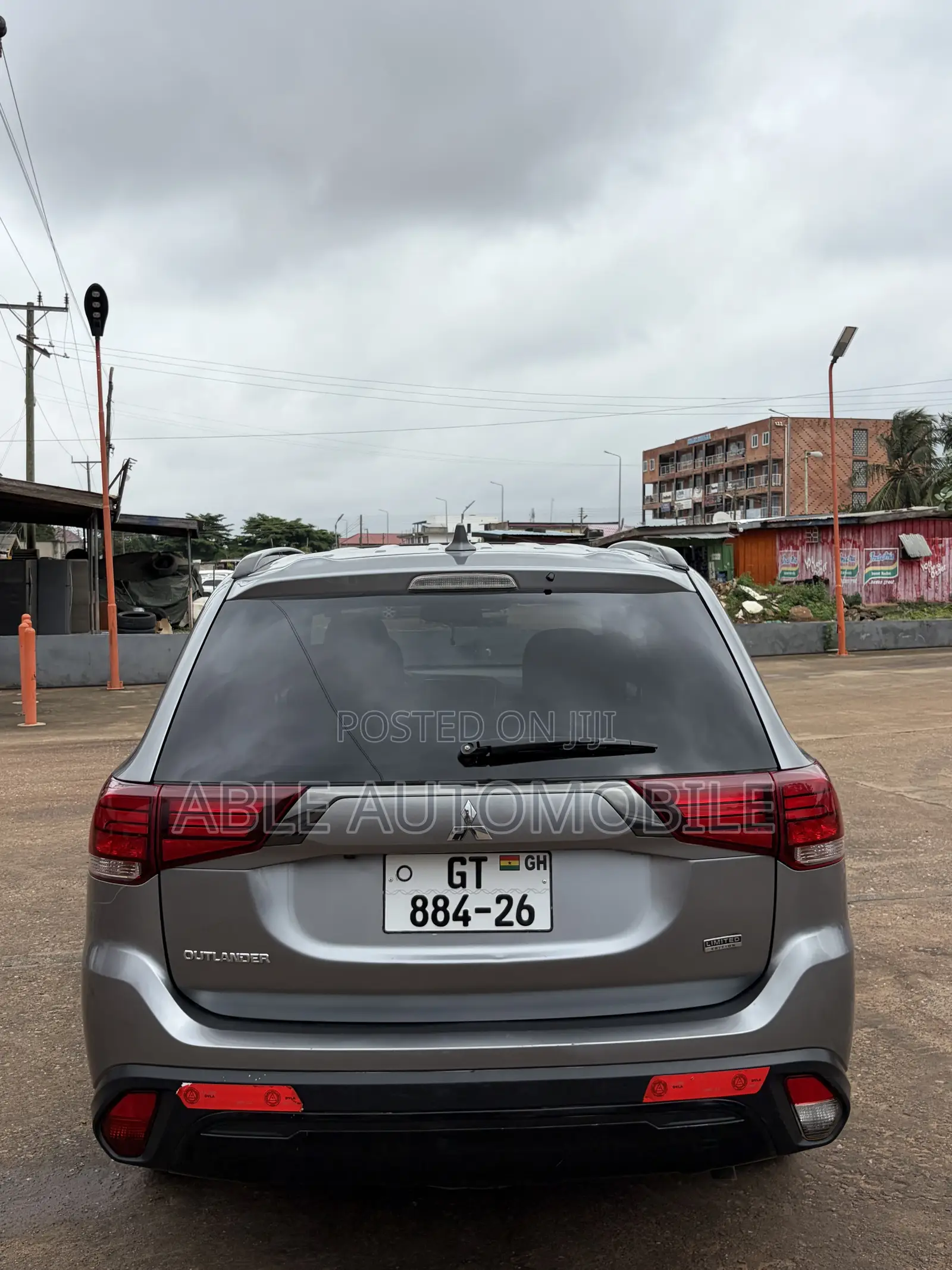 Mitsubishi Outlander SE FWD 2020 Gray